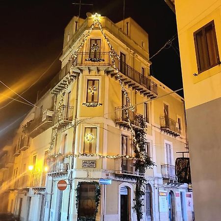 B&B L'Angolo Sulla Piazza Mirabella Imbaccari Kültér fotó