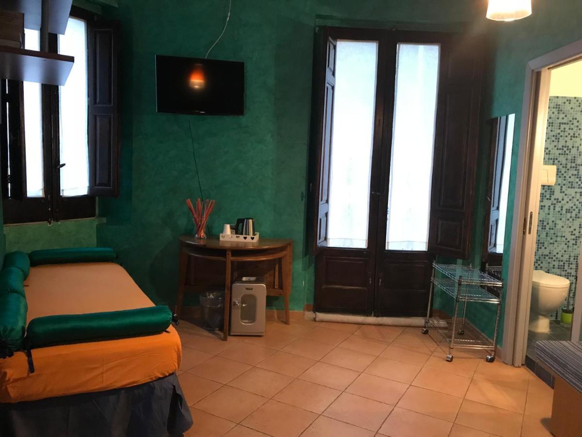 B&B L'Angolo Sulla Piazza Mirabella Imbaccari Kültér fotó