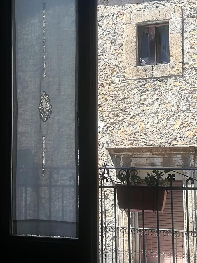 B&B L'Angolo Sulla Piazza Mirabella Imbaccari Kültér fotó